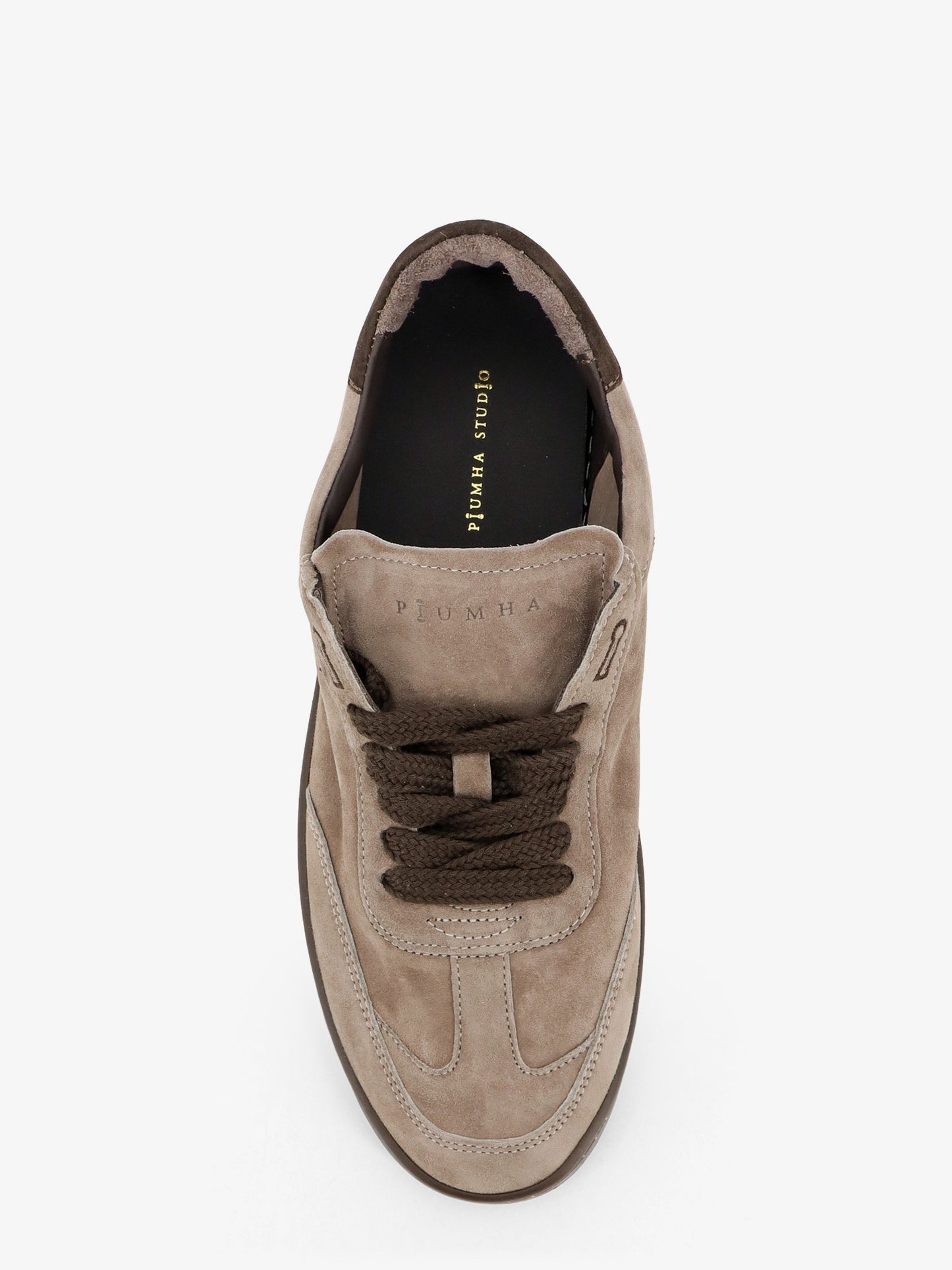 Sneakers in suede