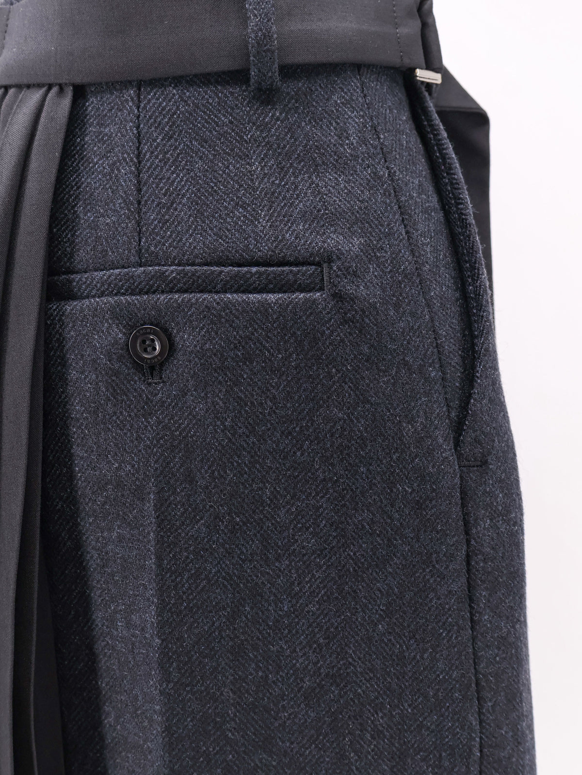 Wool skirt with pleated insert
