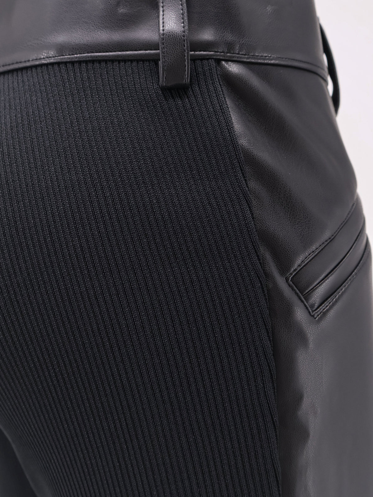 Pantaloni in ecopelle