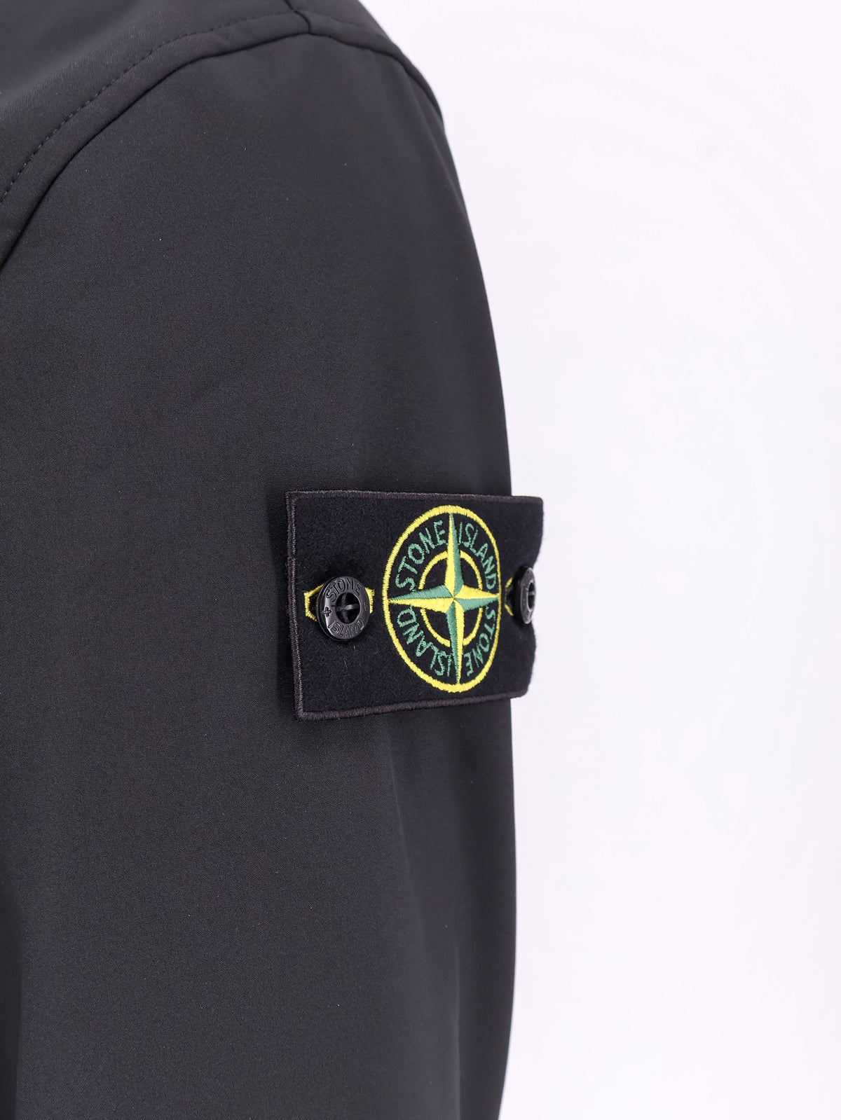 Giubbino in tessuto tecnico con iconico patch logo laterale