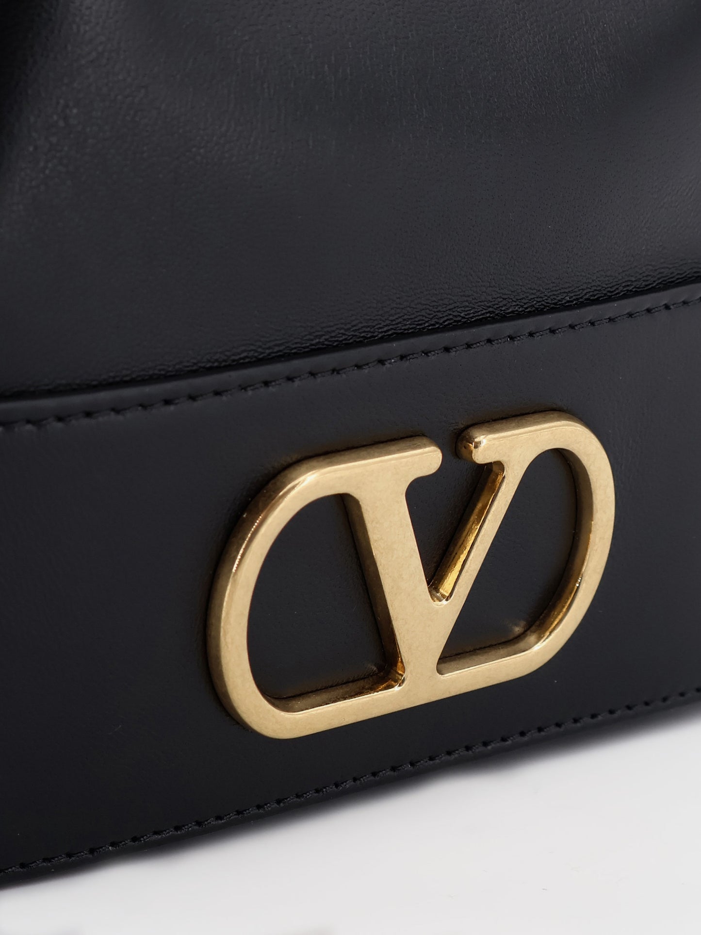 VLogo Signature Leather Bucket Bag
