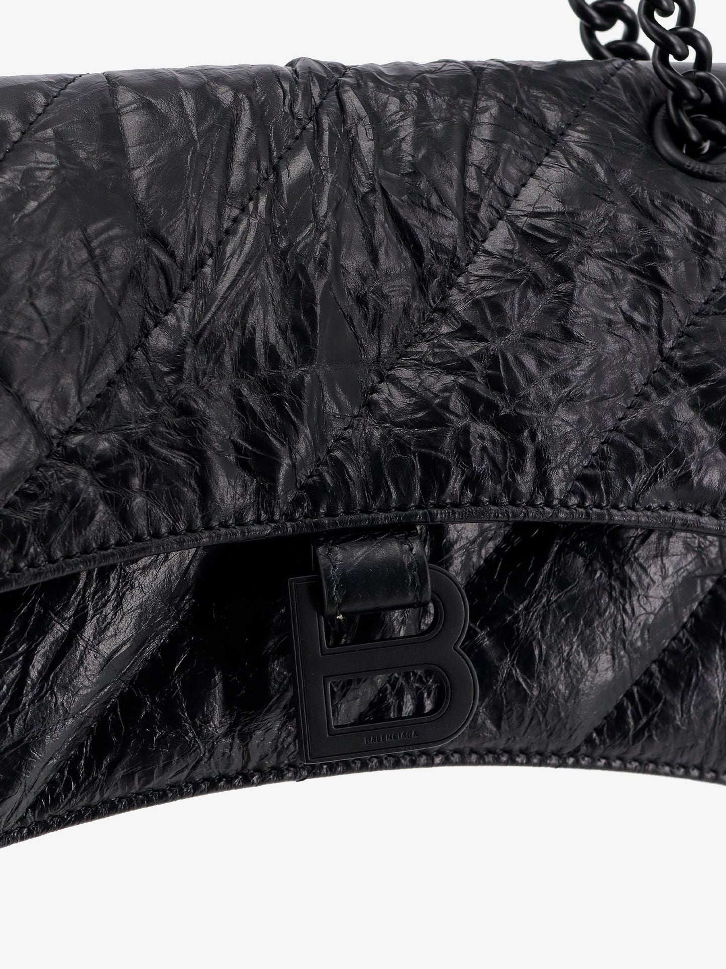 Matelassé leather shoulder bag with frontal monogram