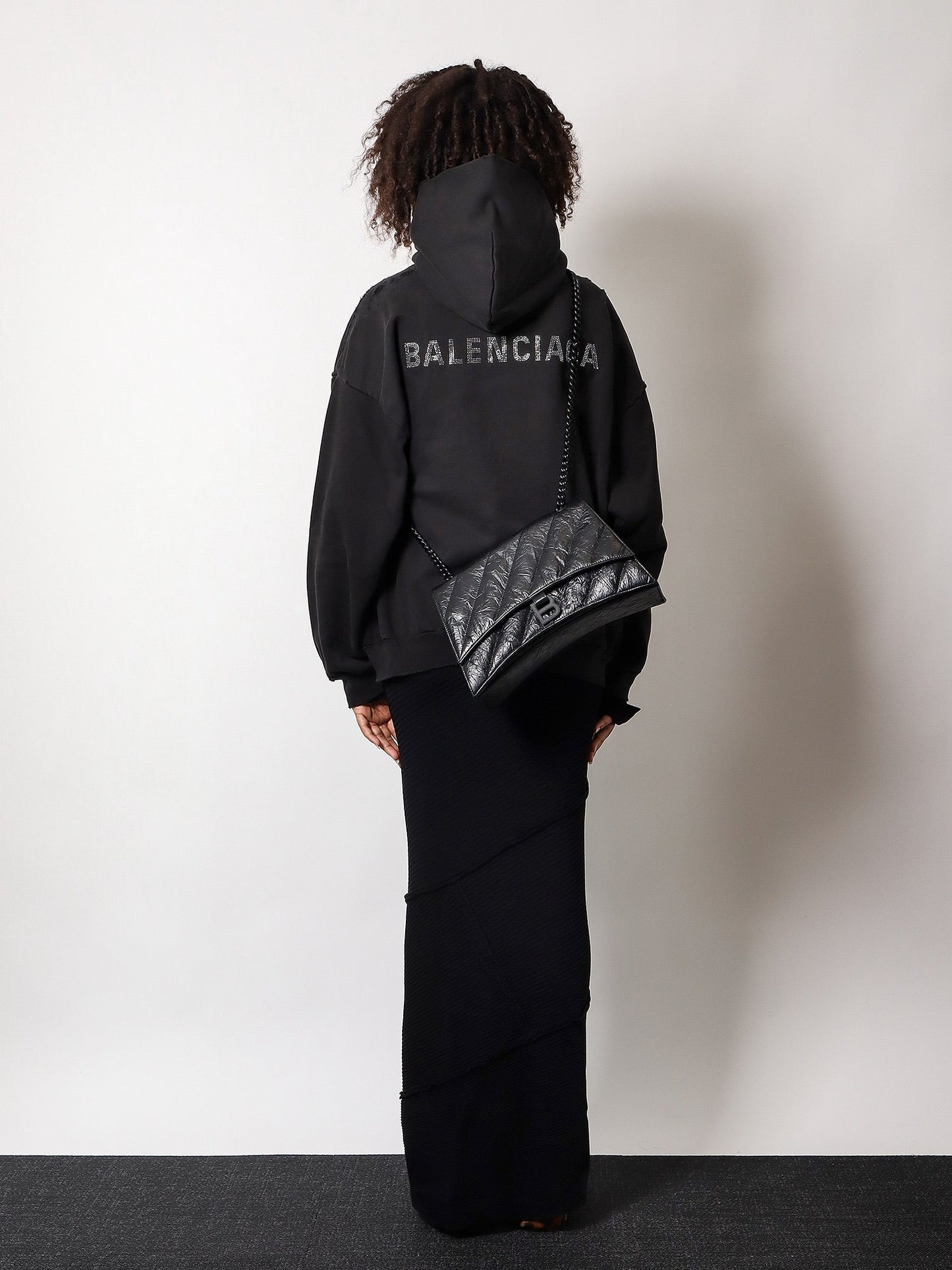 Borsa a spalla in pelle matelassé con mongoramma frontale