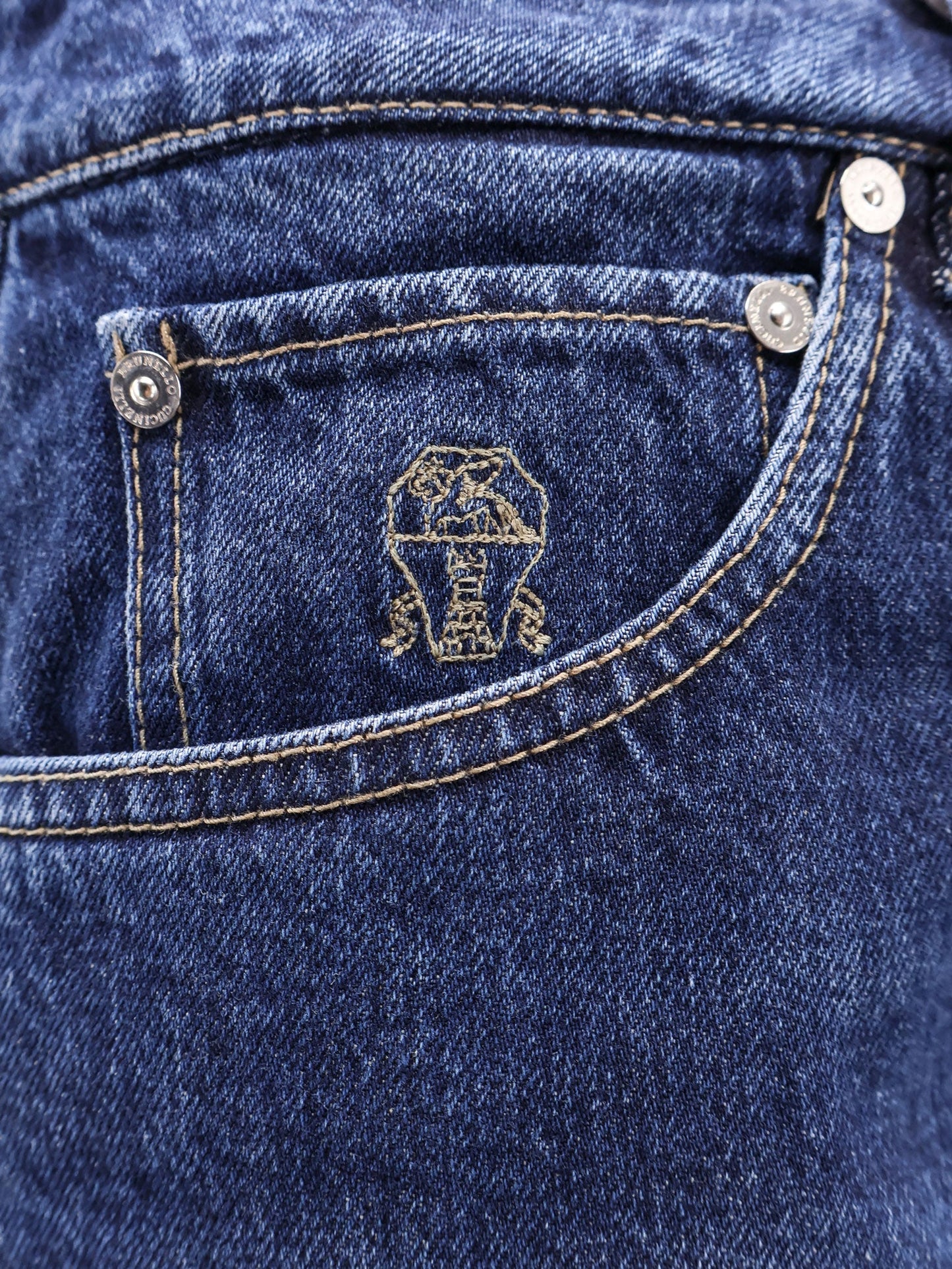 Leisure fit jeans with logo embroidery