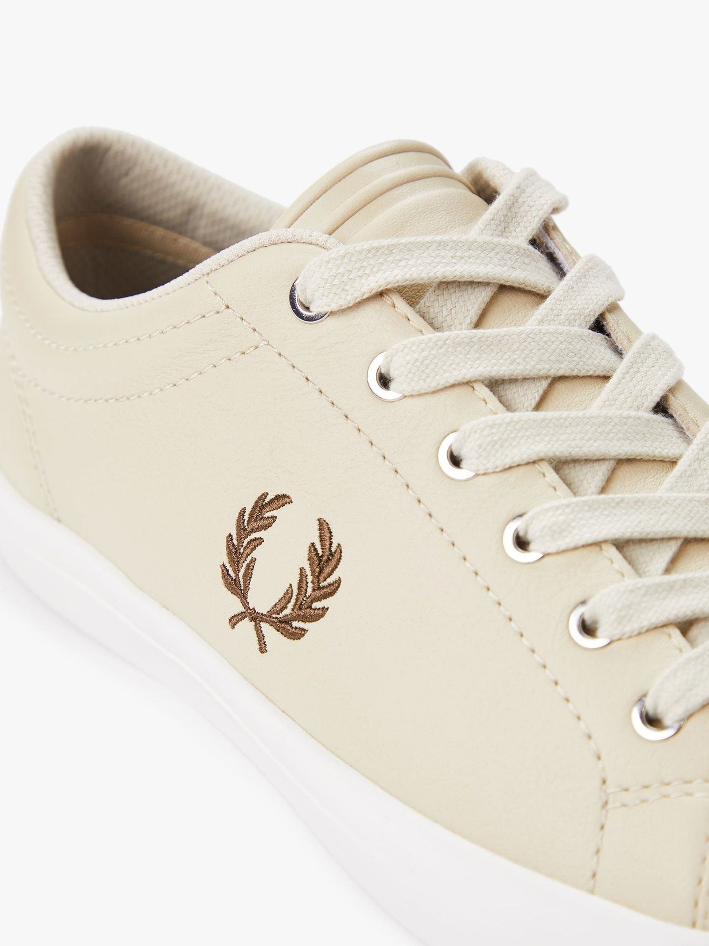 Sneakers in pelle con ricamo logo
