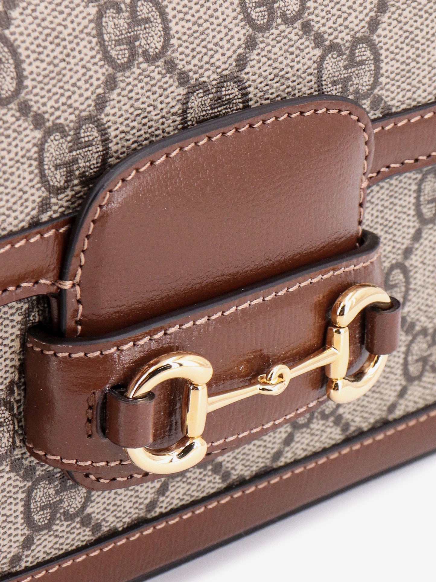 Borsa a spalla in tessuto gg supreme e pelle con iconico morsetto in metallo