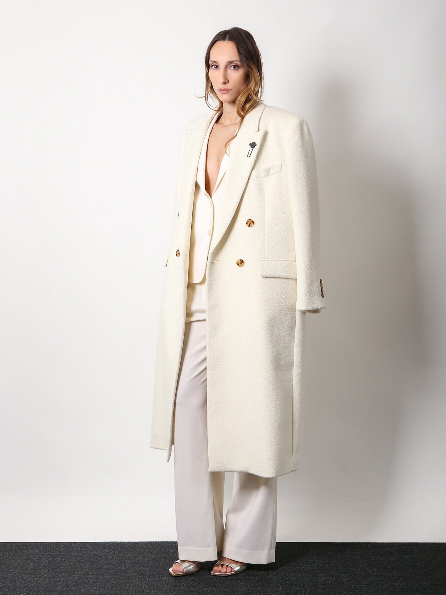 Wool and alpaca coat with iconic brooch