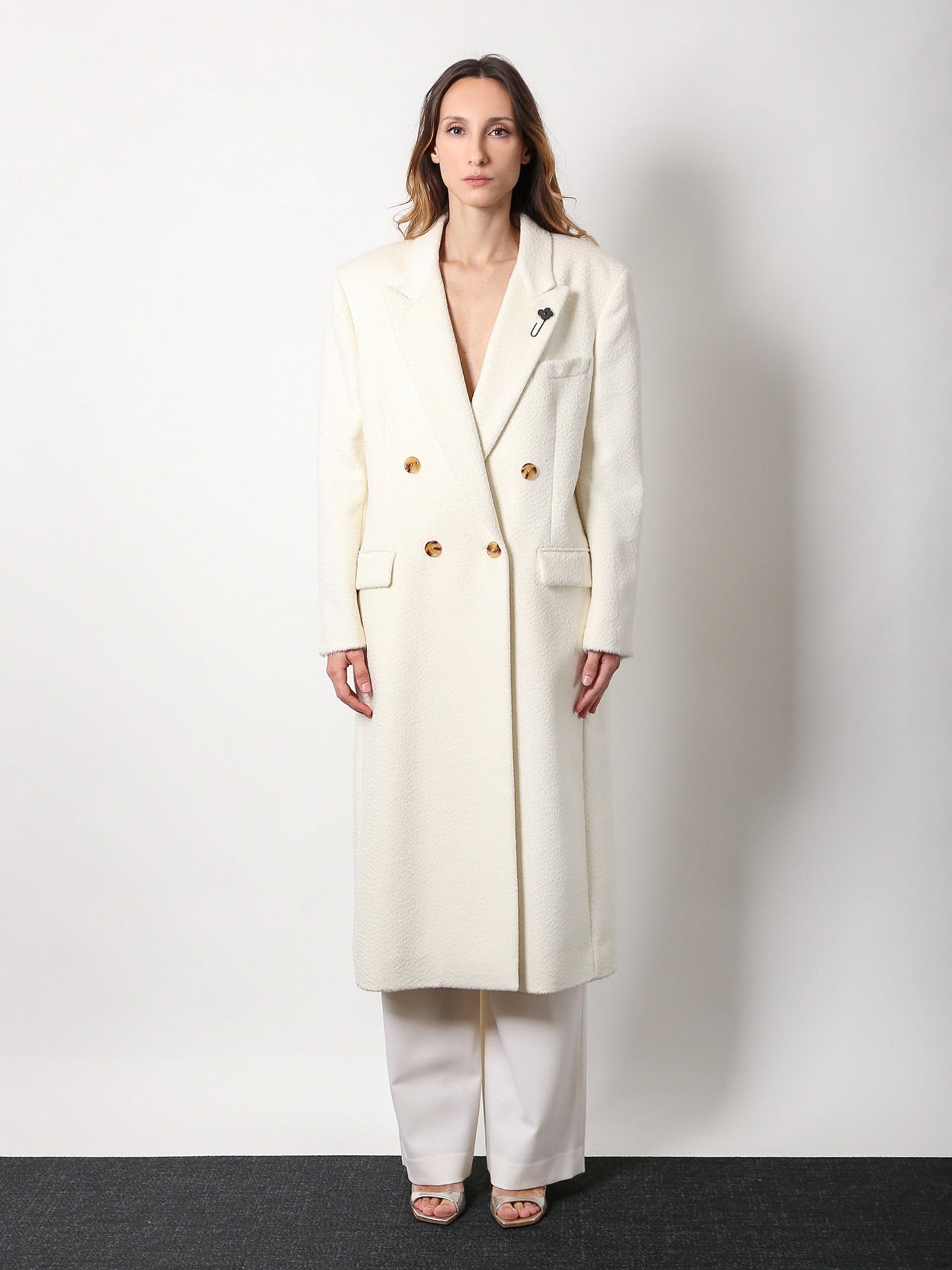 Wool and alpaca coat with iconic brooch