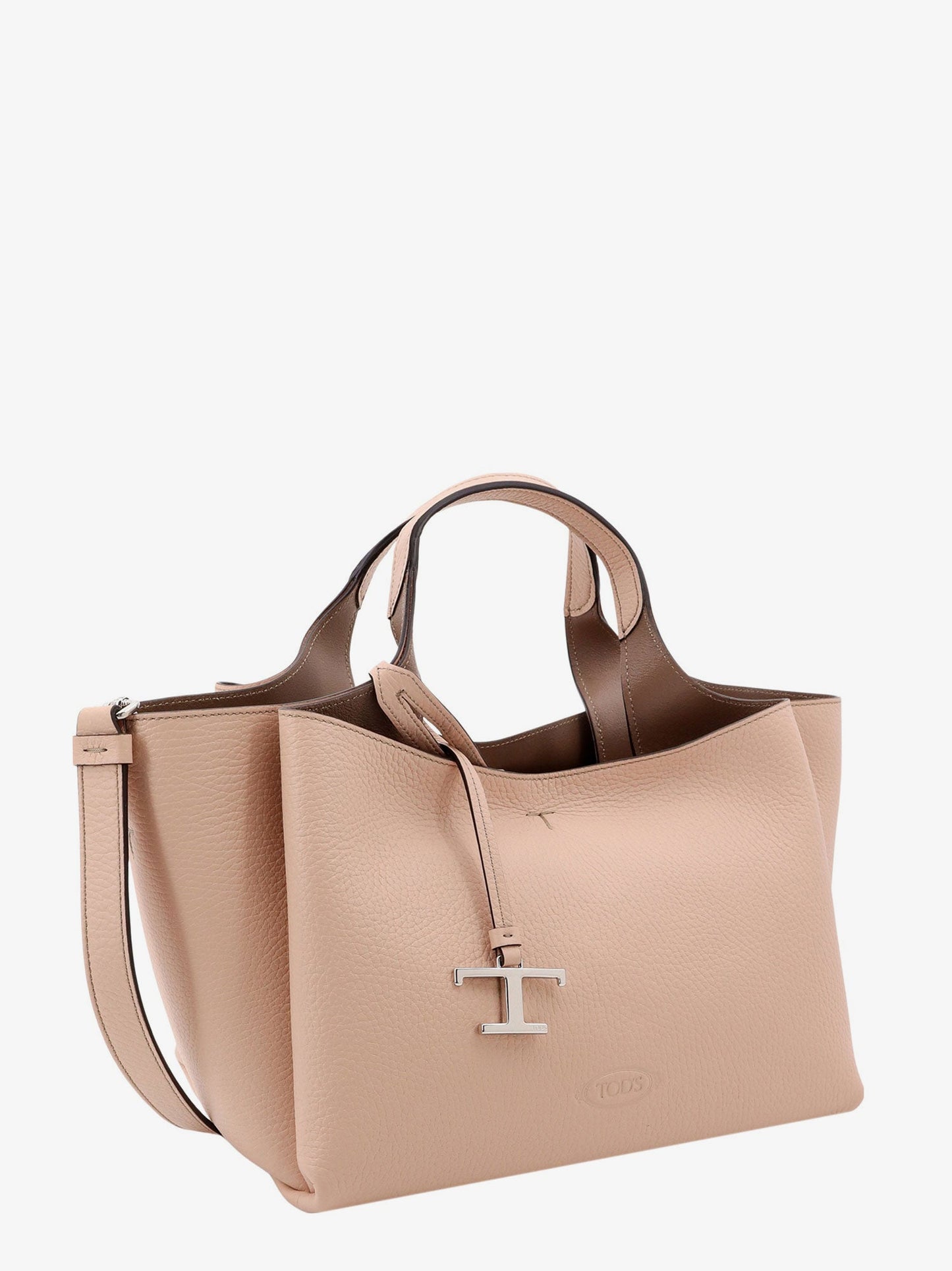 Leather handbag with t timeless detail