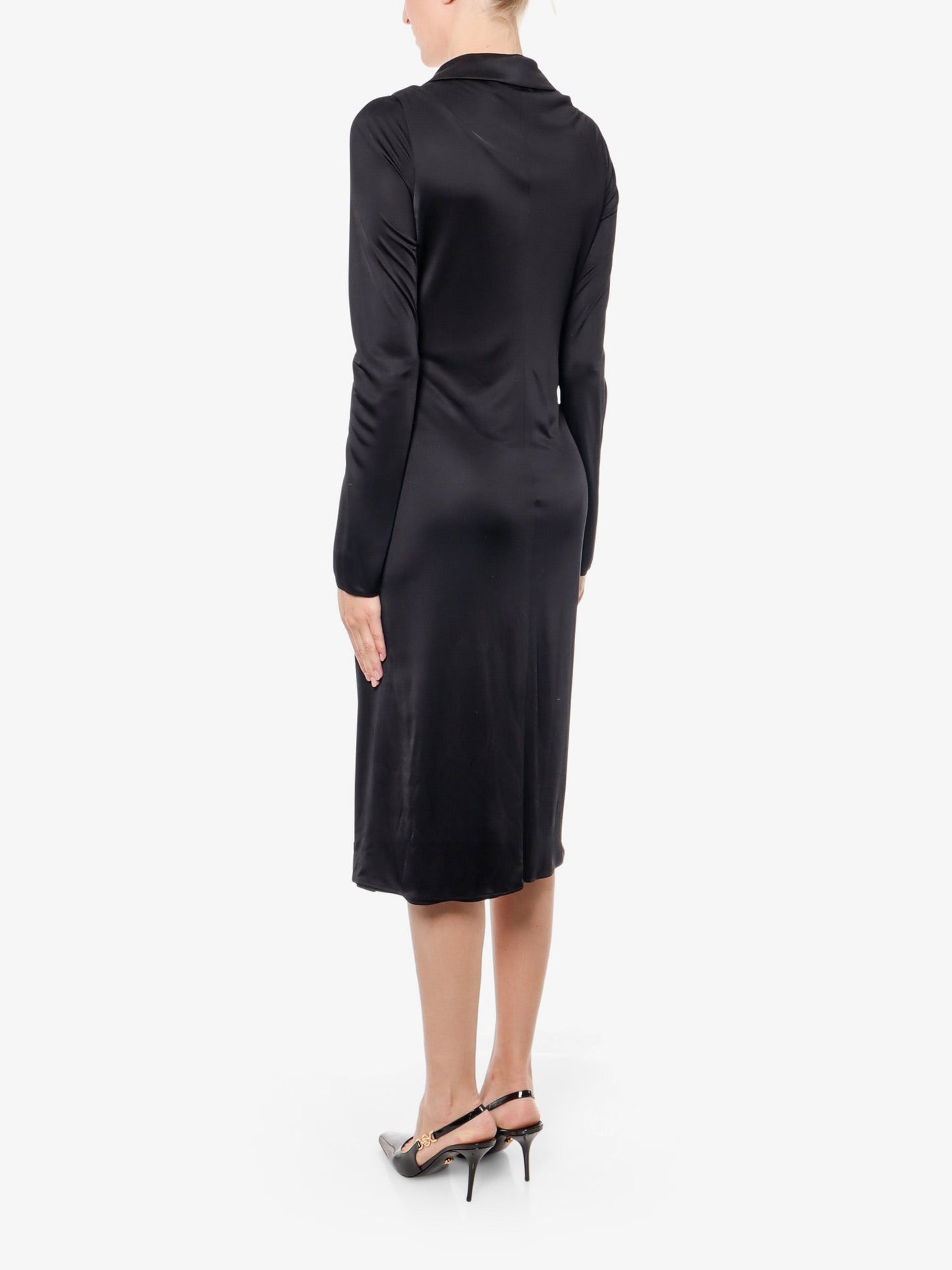 Abito in satin con safety pin