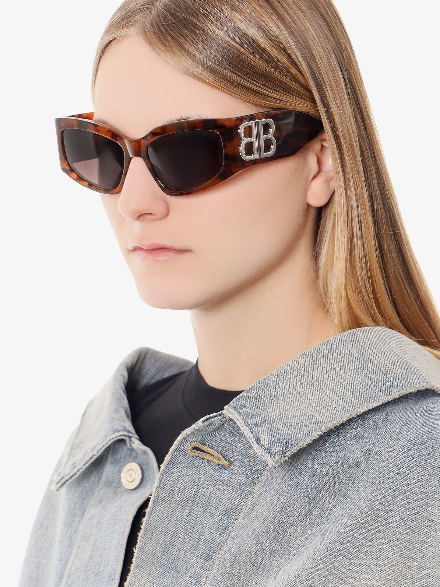 Bossy cat sunglasses with logo plate