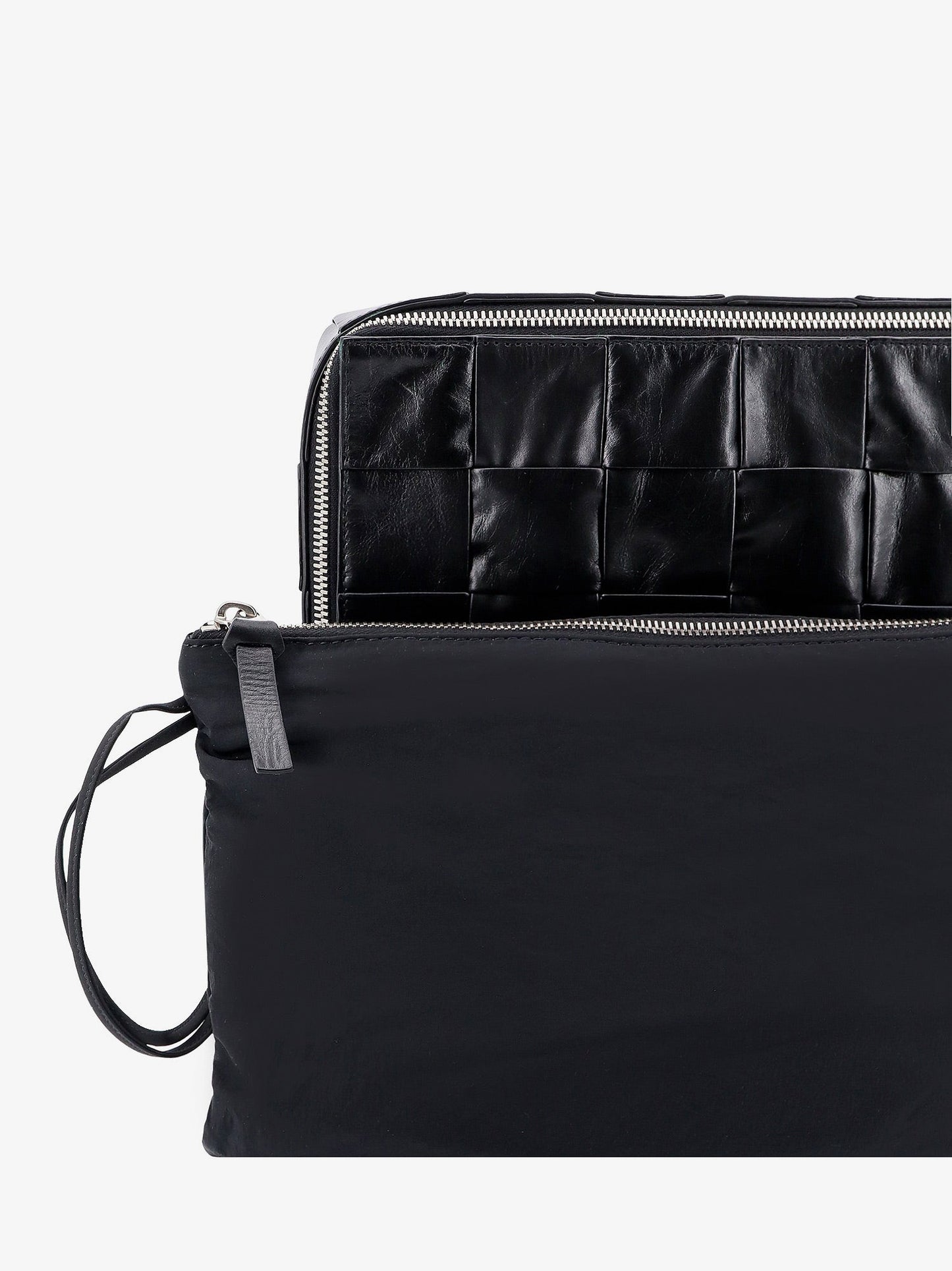 Clutch in pelle con motivo intrecciato