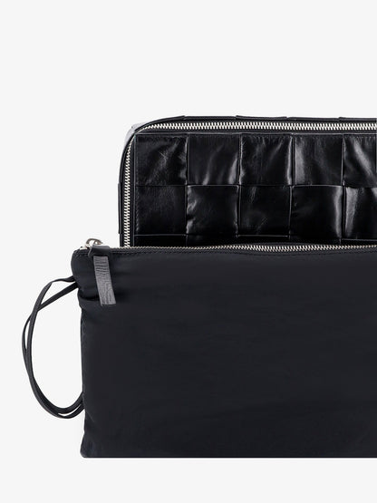 Clutch in pelle con motivo intrecciato thumbnail