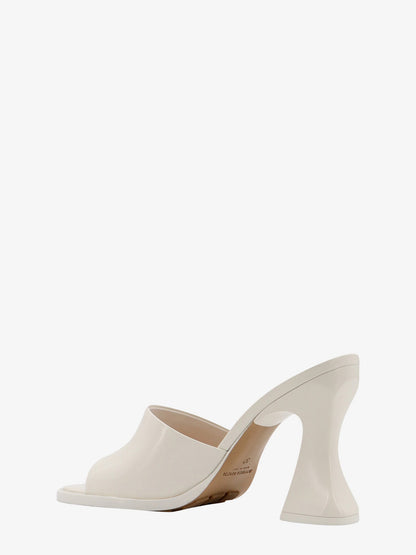 Sandali in pelle verniciata thumbnail