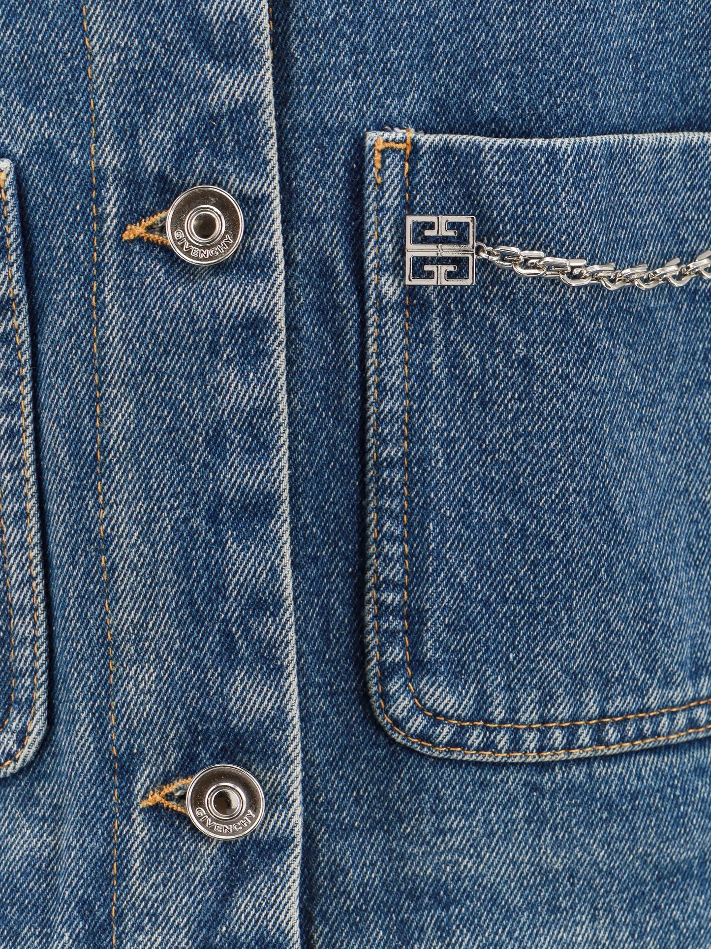 Denim jacket with metal 4g chain