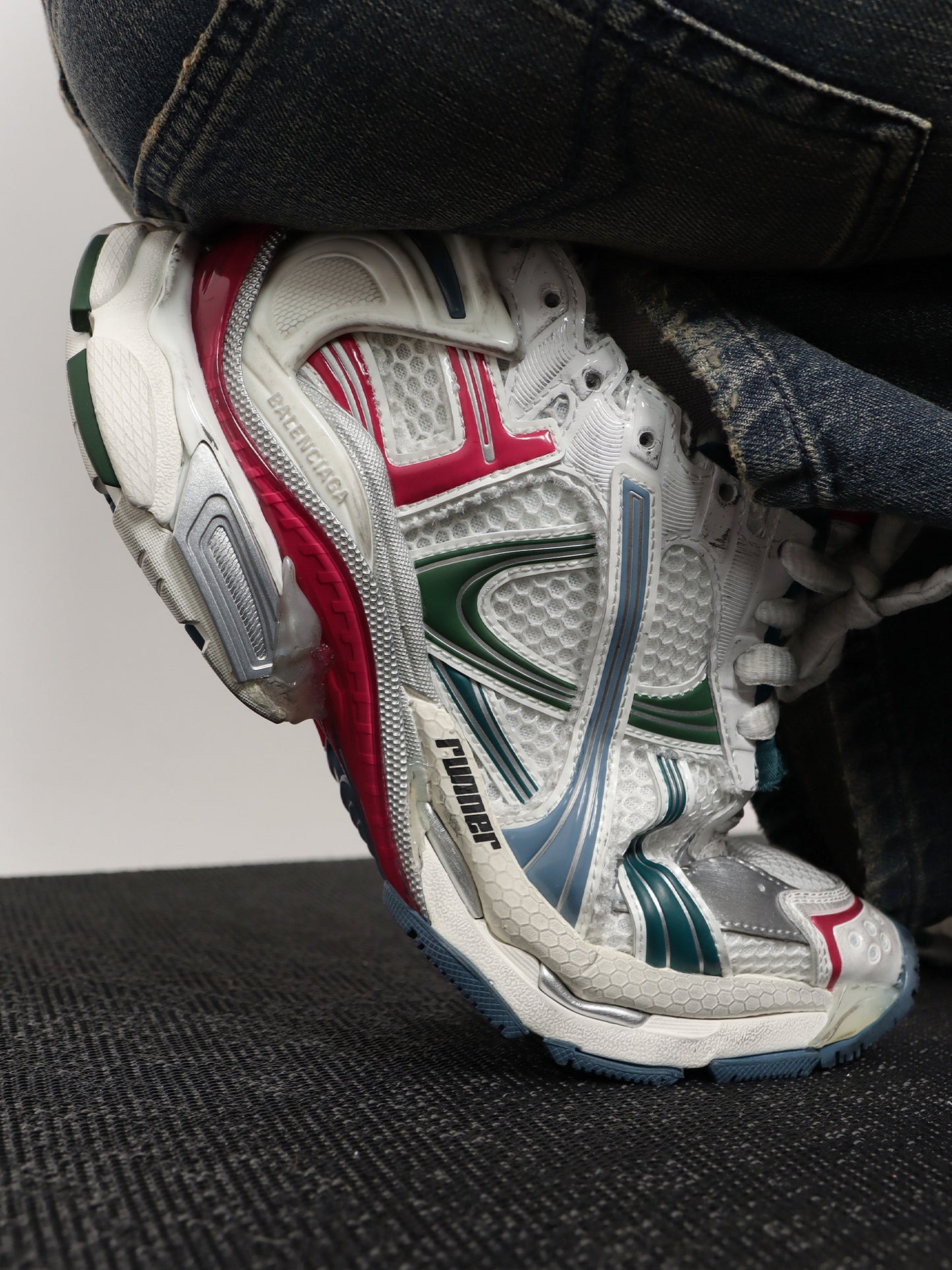 Runner low-top mesh sneakers