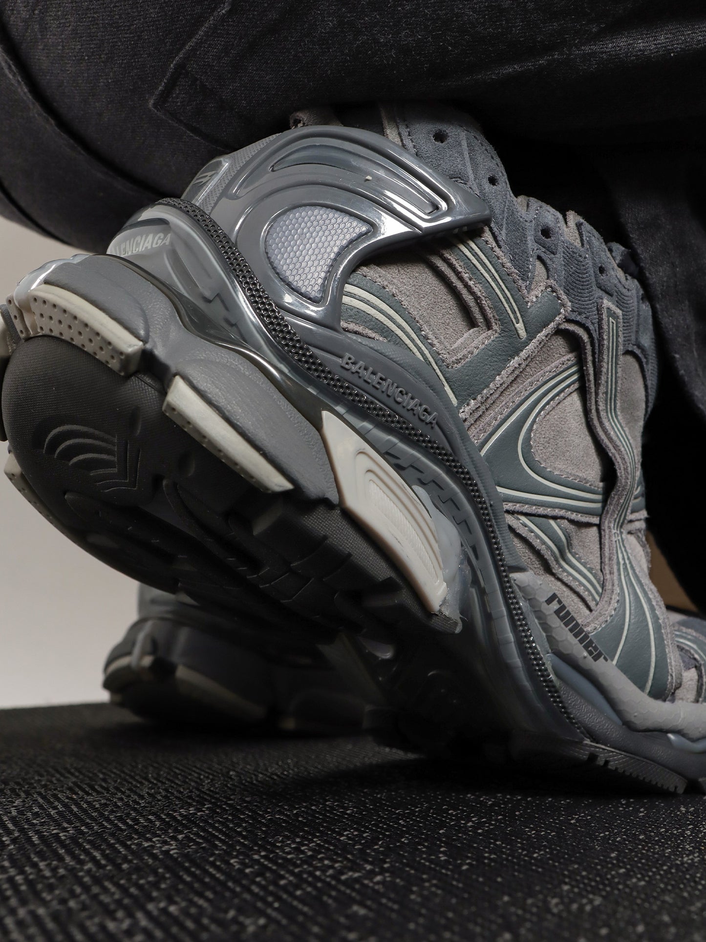 Runner low-top suede sneakers