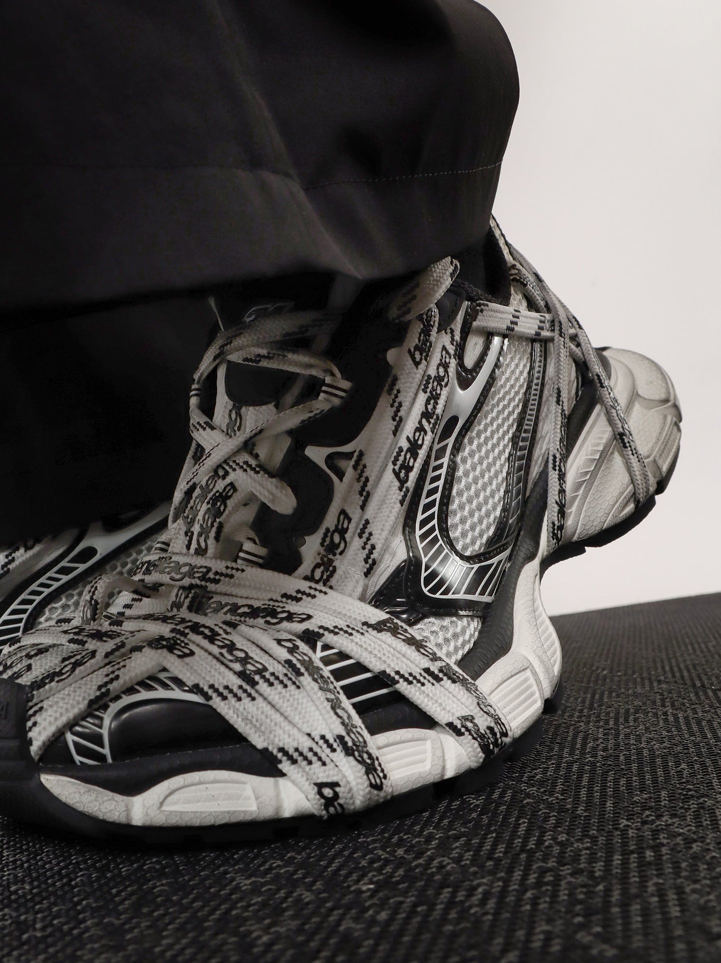 3XL Extreme Laces mesh sneakers