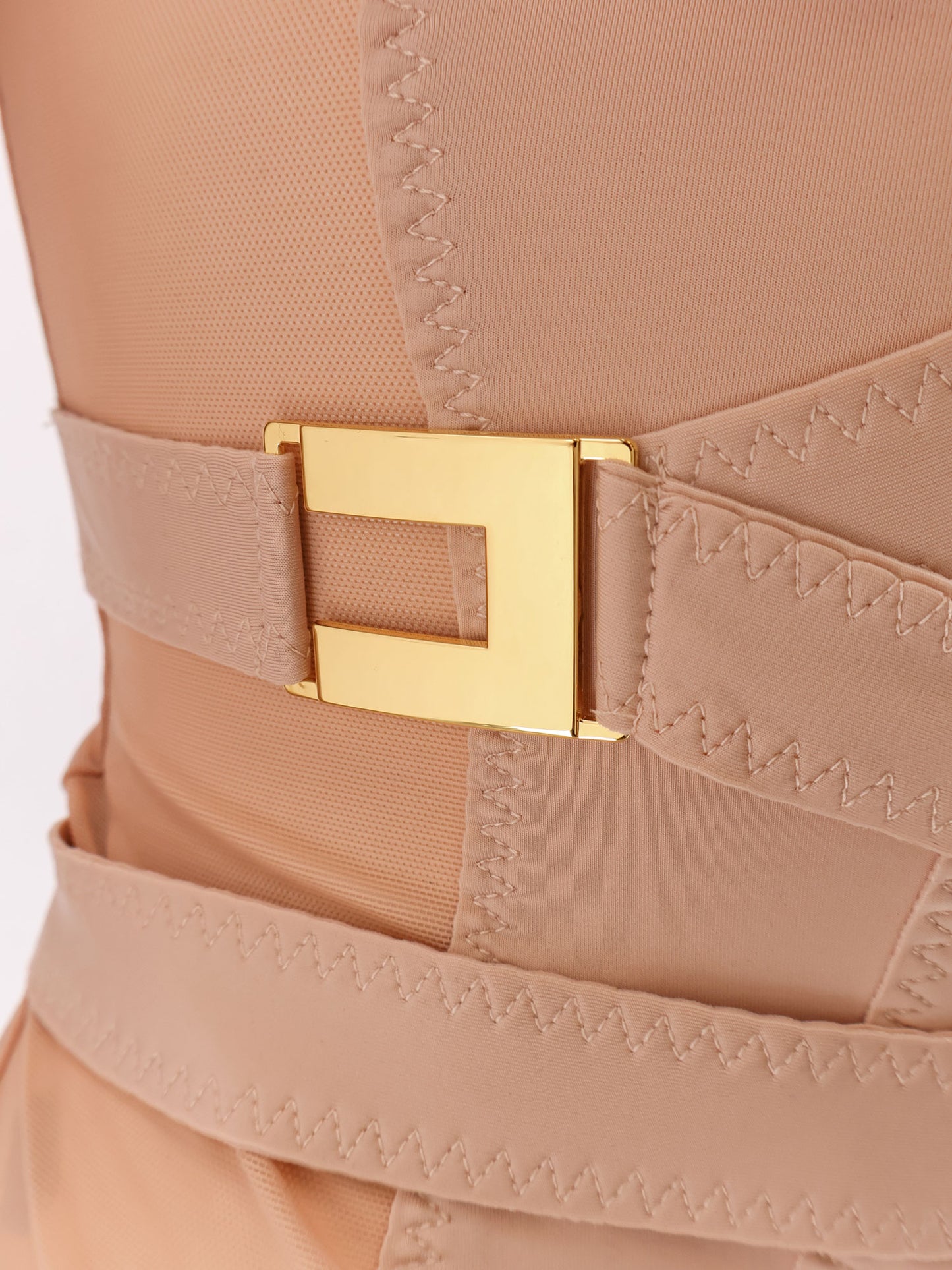 Top in tessuto stretch con dettagli in metallo