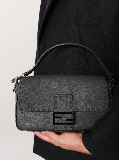 Baguette leather shoulder bag with Selleria stitchings thumbnail