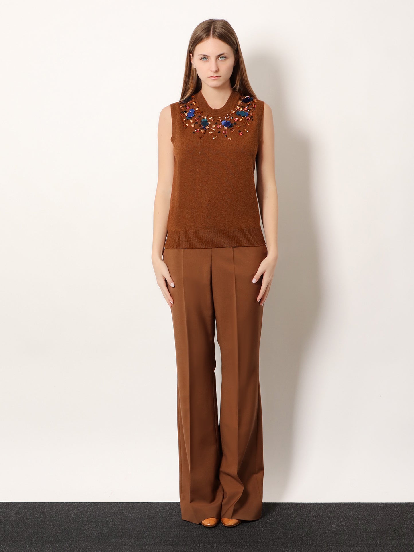 Sleeveless wool and cashmere sweater