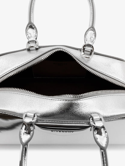 Borsa a tracolla Antigona Small in pelle thumbnail