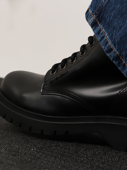 Leather ankle boots thumbnail