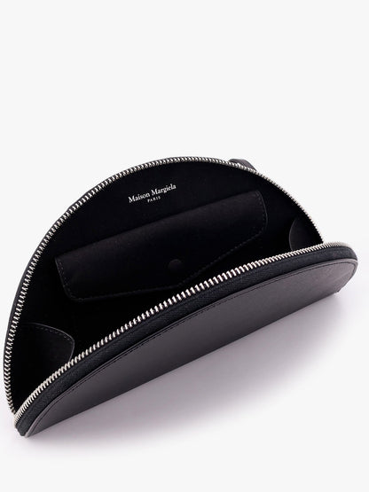 Pochette in pelle con iconico dettaglio four stitches thumbnail