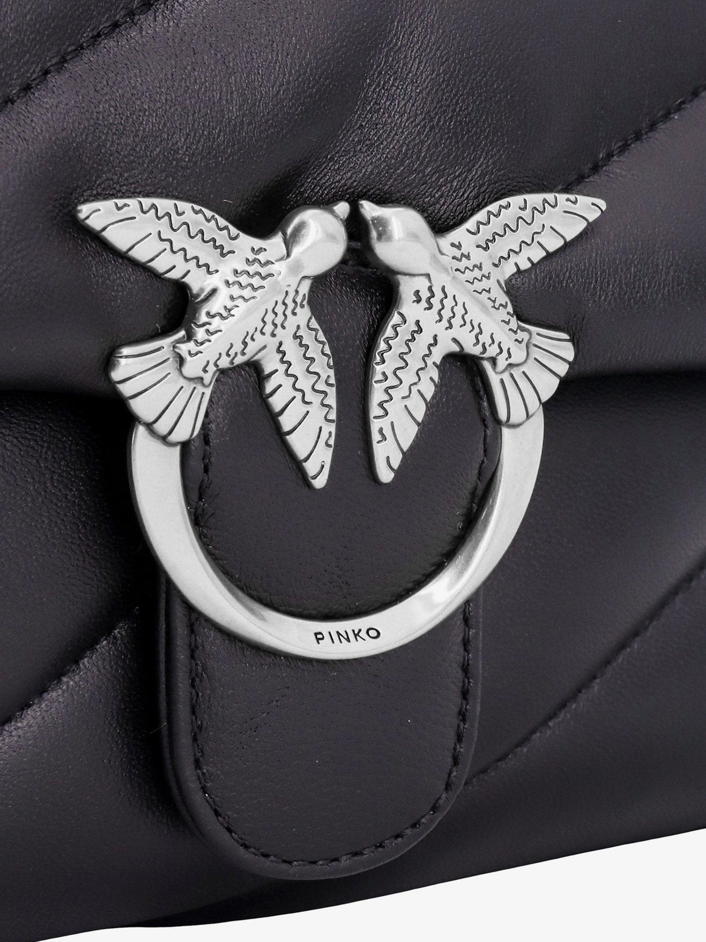 Matelassé leather shoulder bag