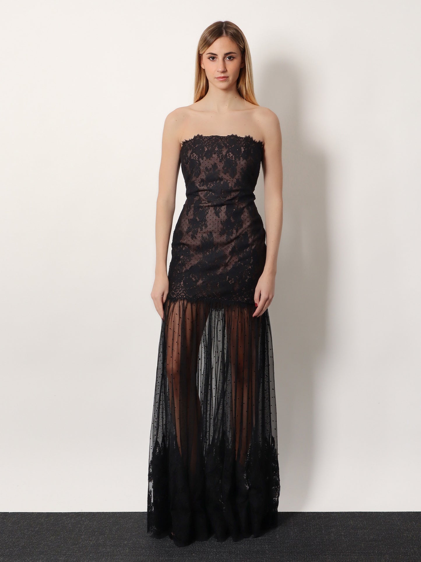 Vespera long lace dress