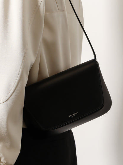 Leather shoulder bag thumbnail