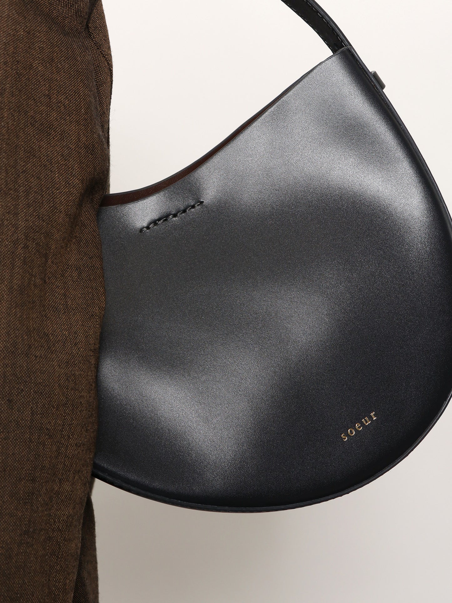 Wino leather shoulder bag