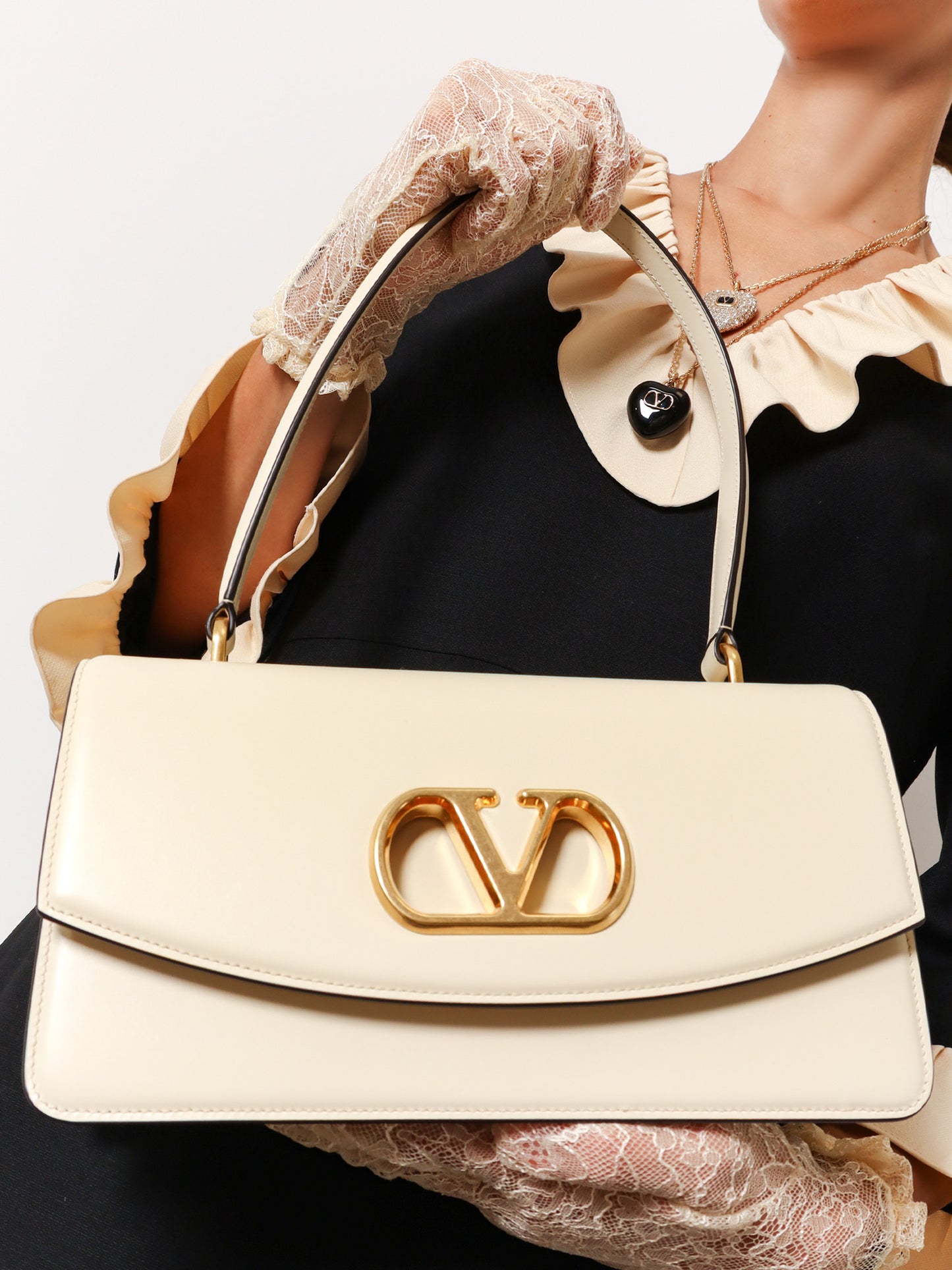 Leather Vlogo shoulder bag