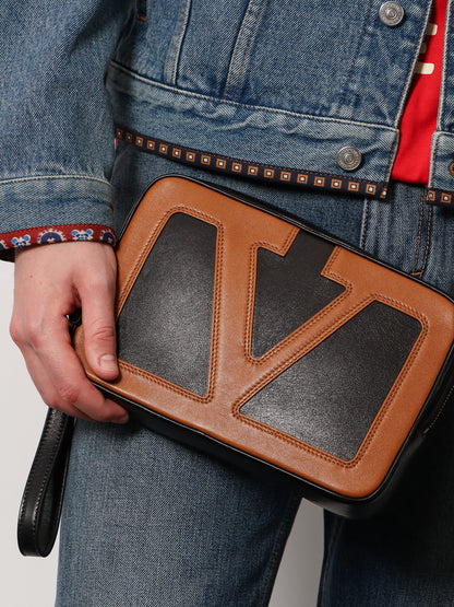 Valentino Garavani Viva Superstar leather clutch thumbnail