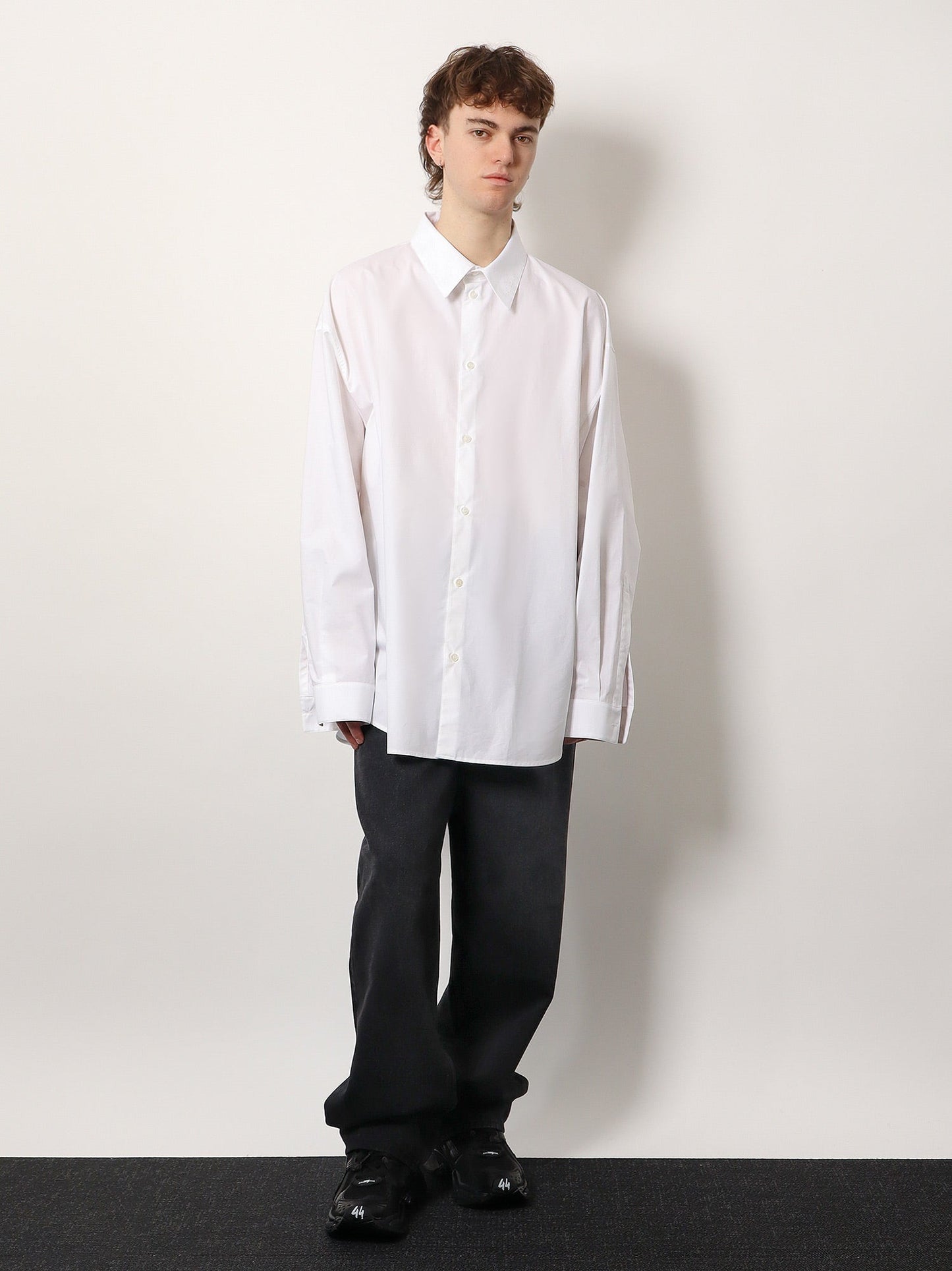 Minimal balenciaga garde-robe shirt