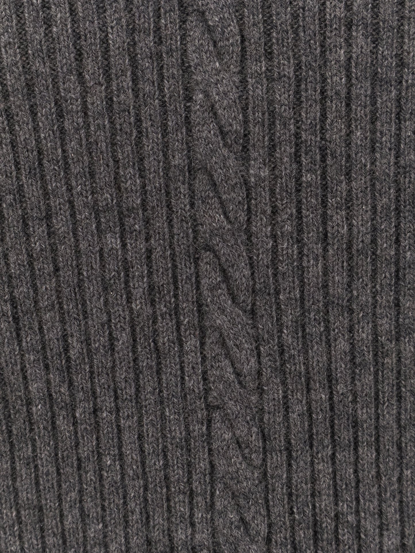 Cachemere vest with destroyed effect