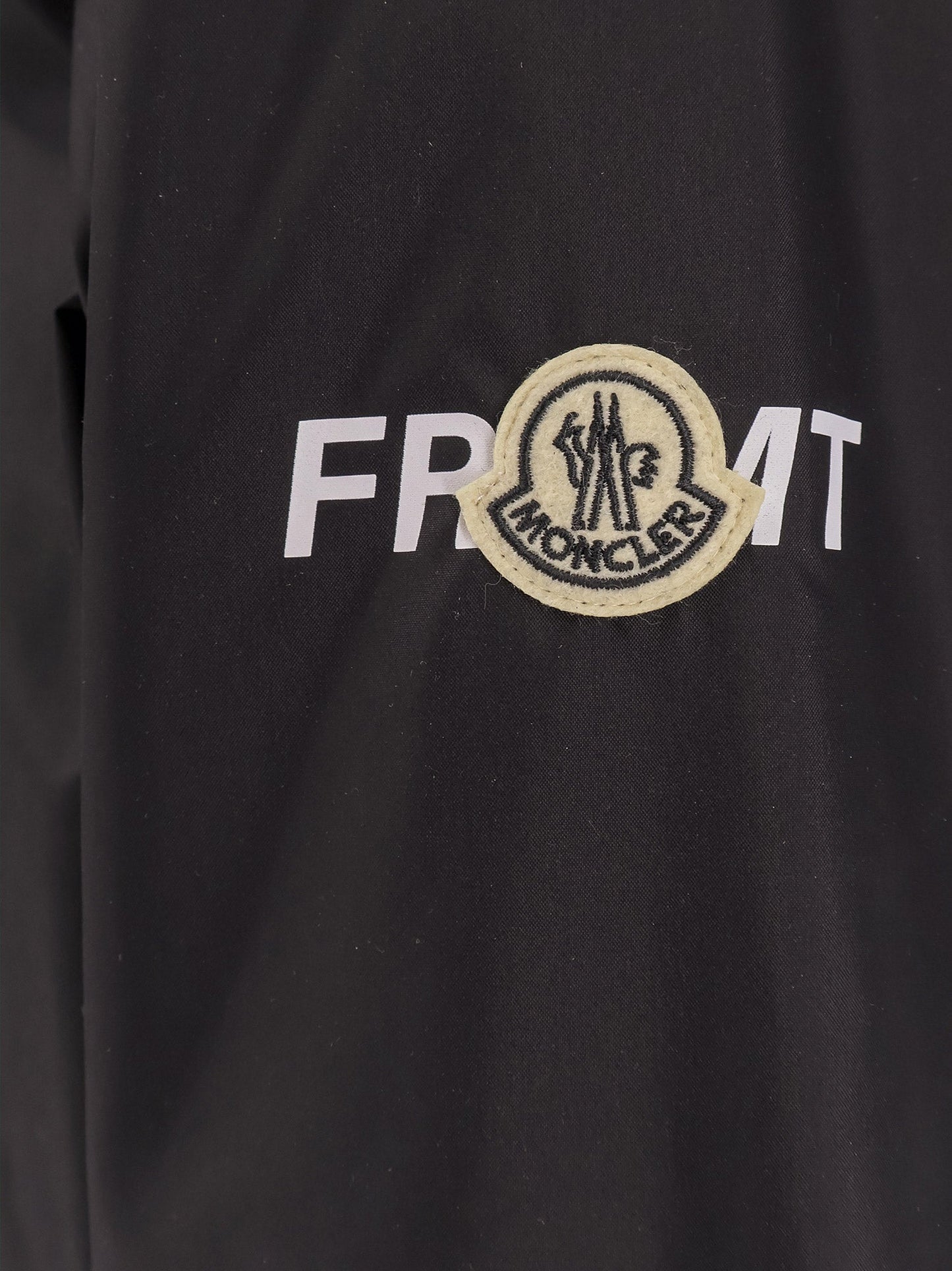 Ostria 7 moncler frgmt hiroshi fujiwara jacket with maxi print