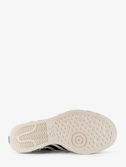 Canvas sneakers with logo on the side thumbnail