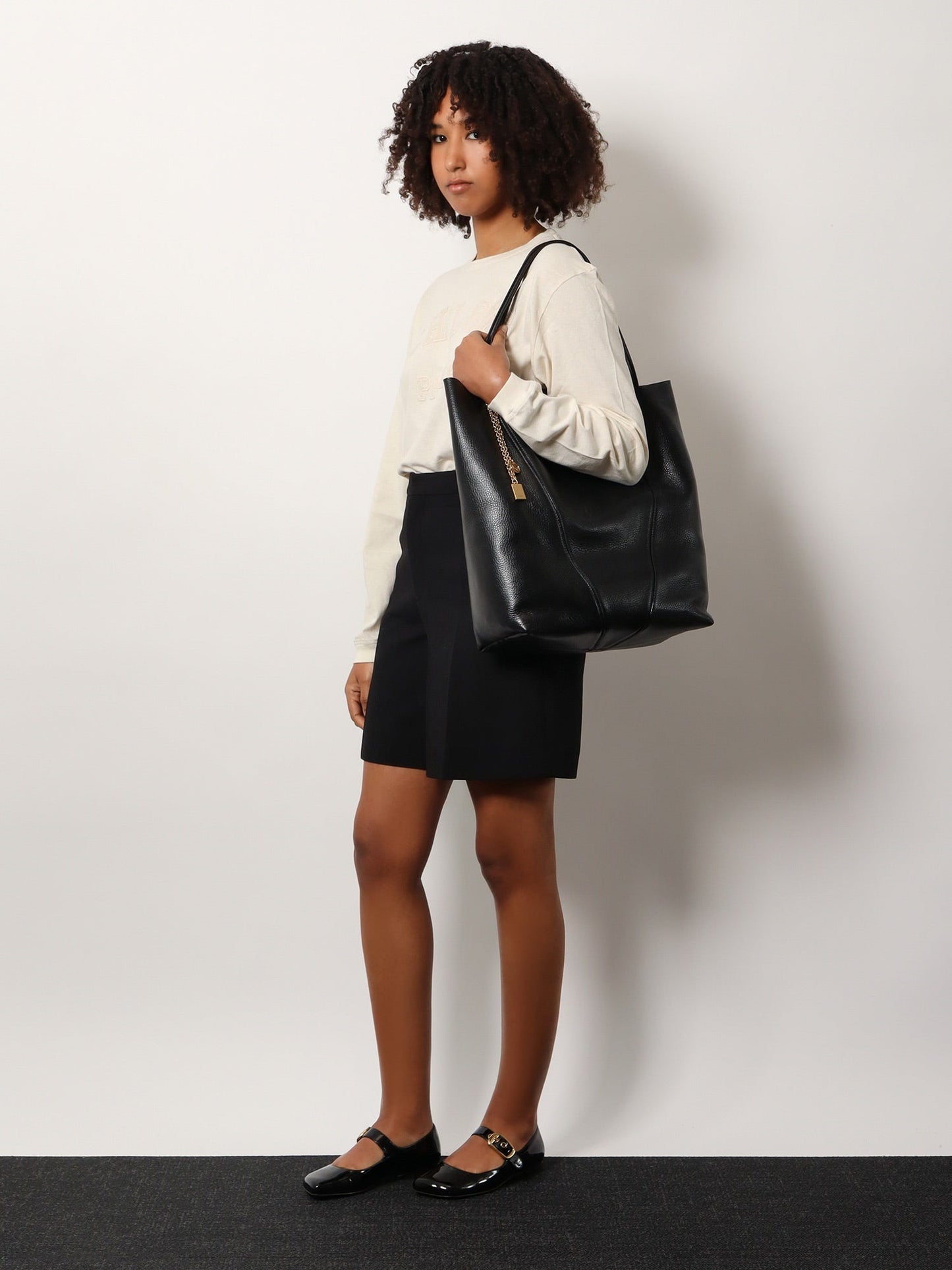 Spin leather shoulder bag with lettering logo on the front