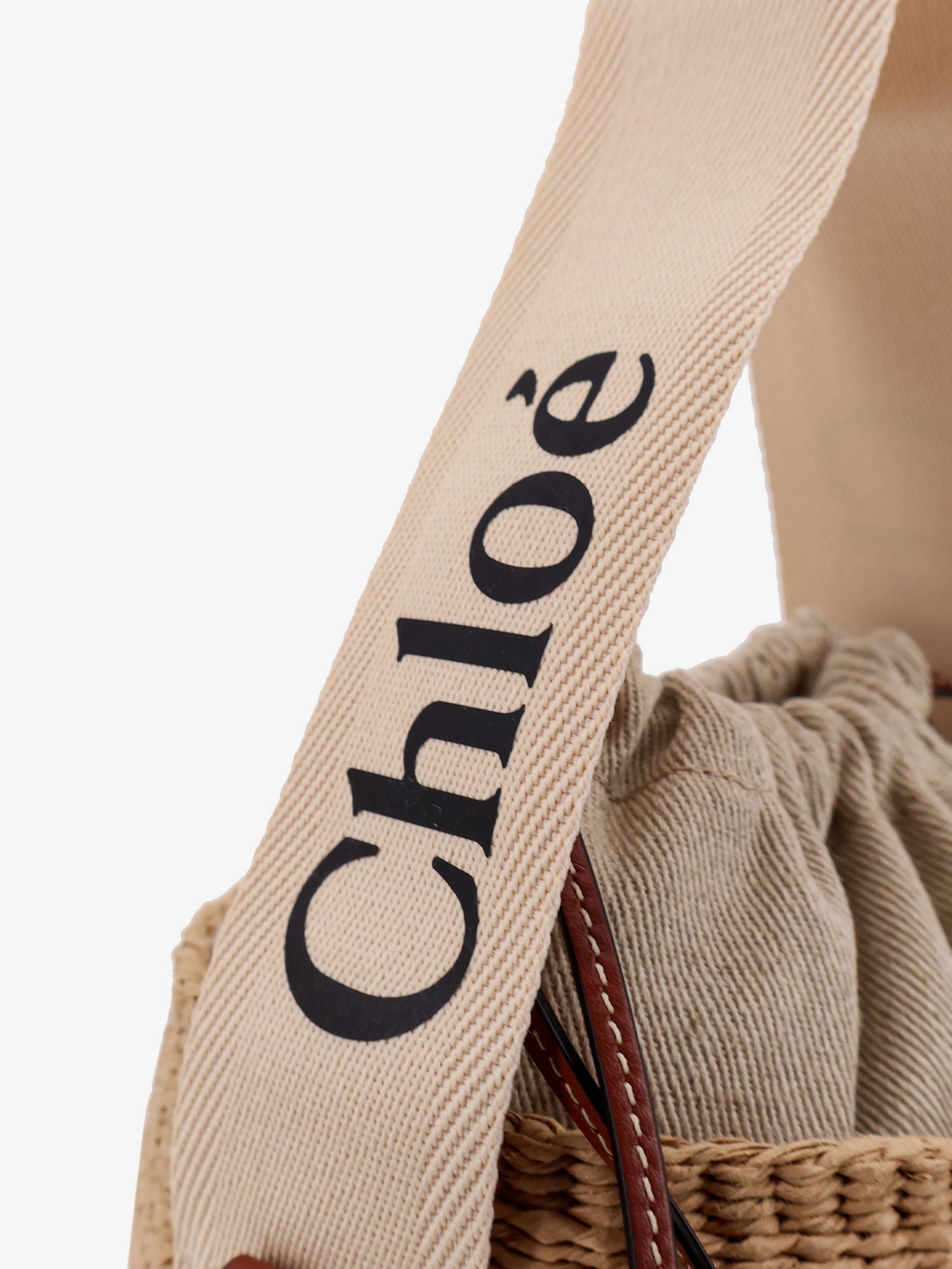 Woody raffia bucket bag