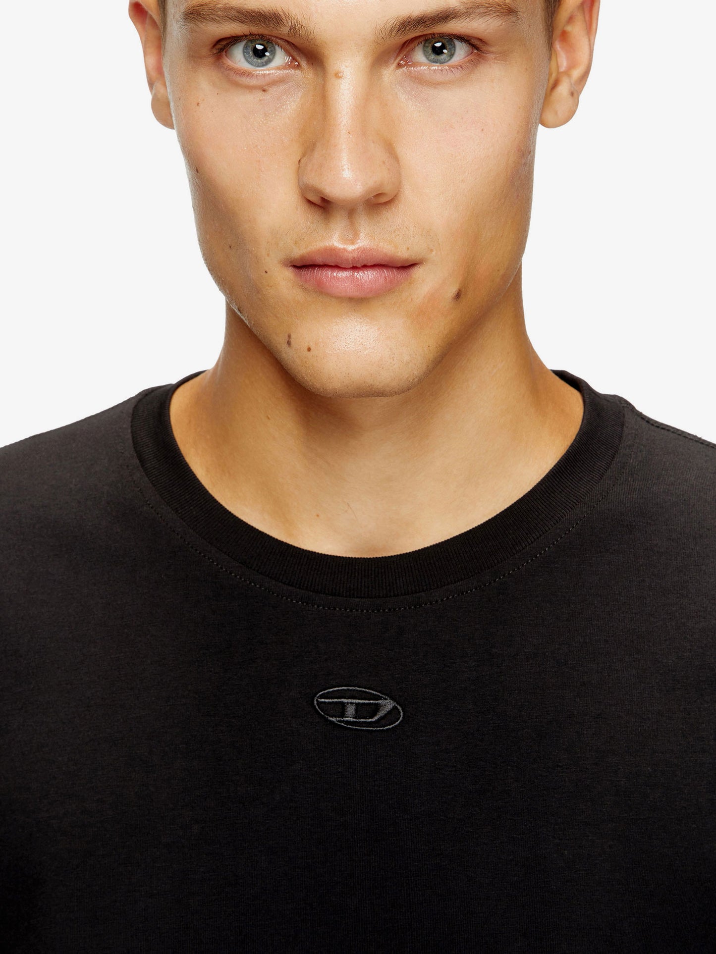 Cotton T-shirt with embroidered logo on the front