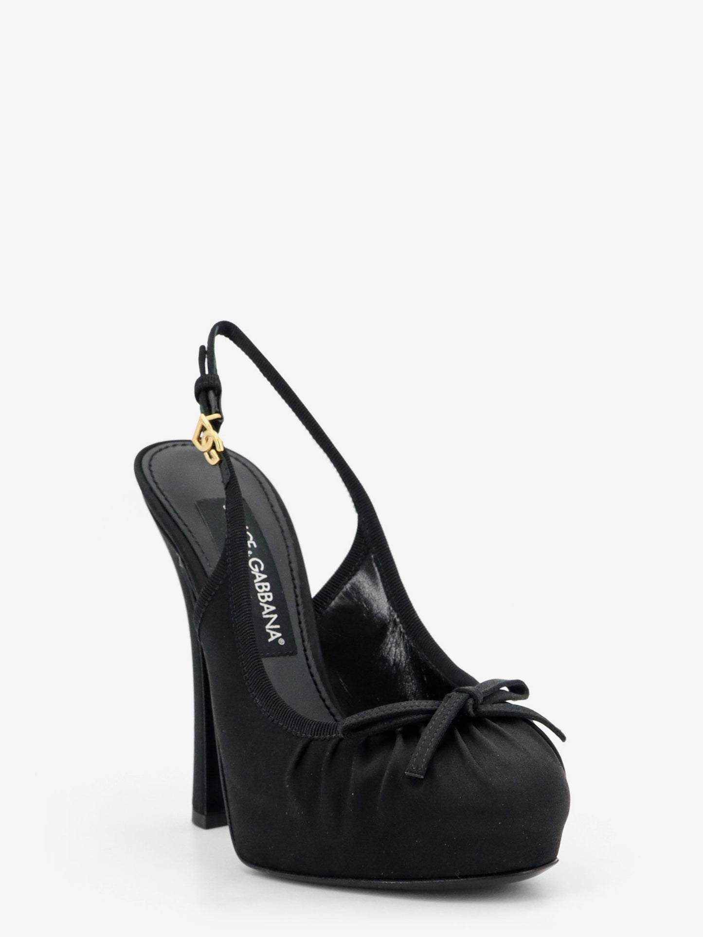 Satin décolleté