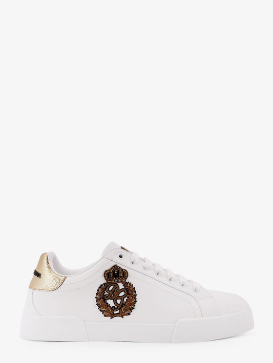 Leather sneakers with iconic patch logo on the side