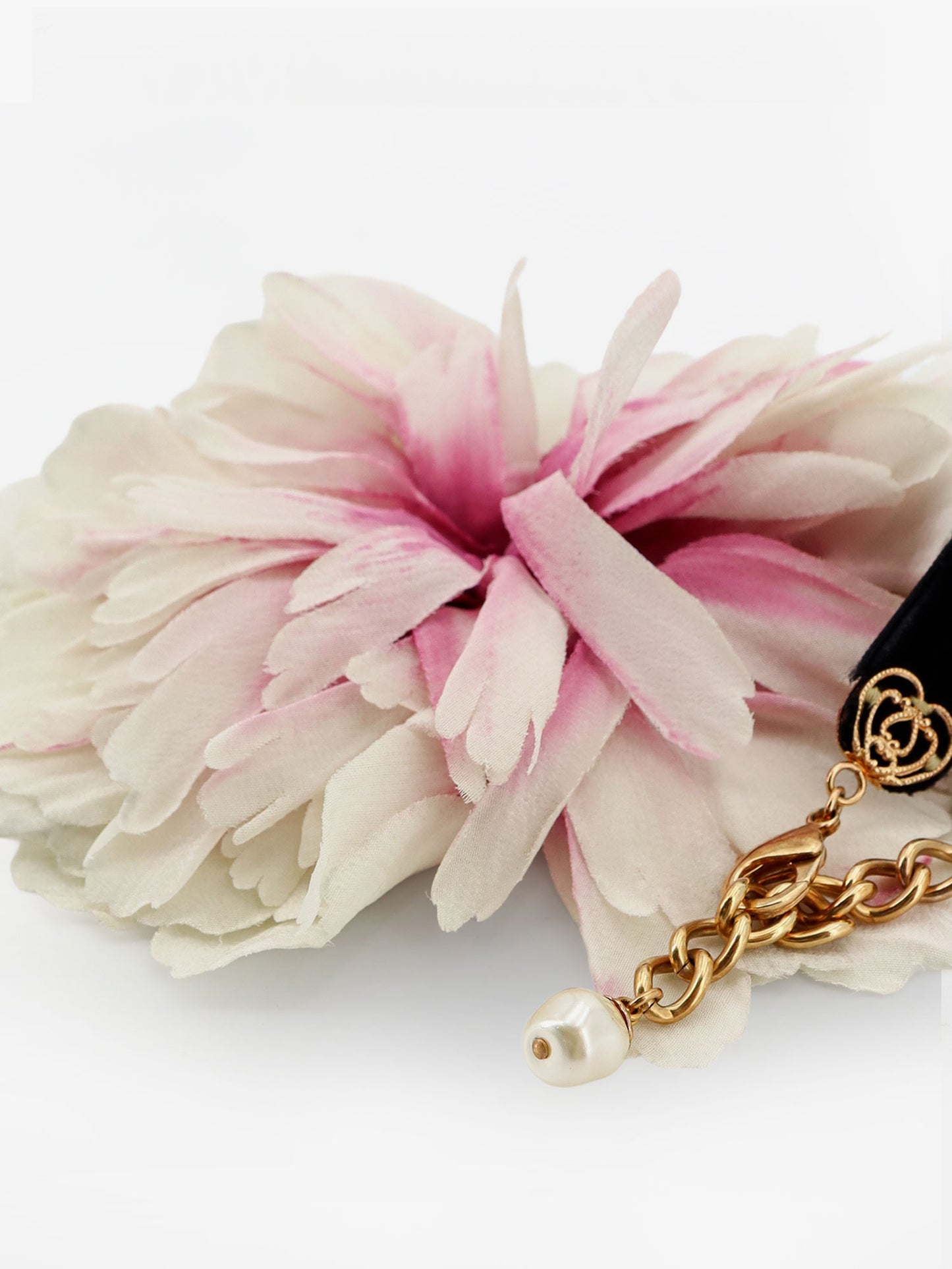 Bracciale con dettaglio fiore oversize