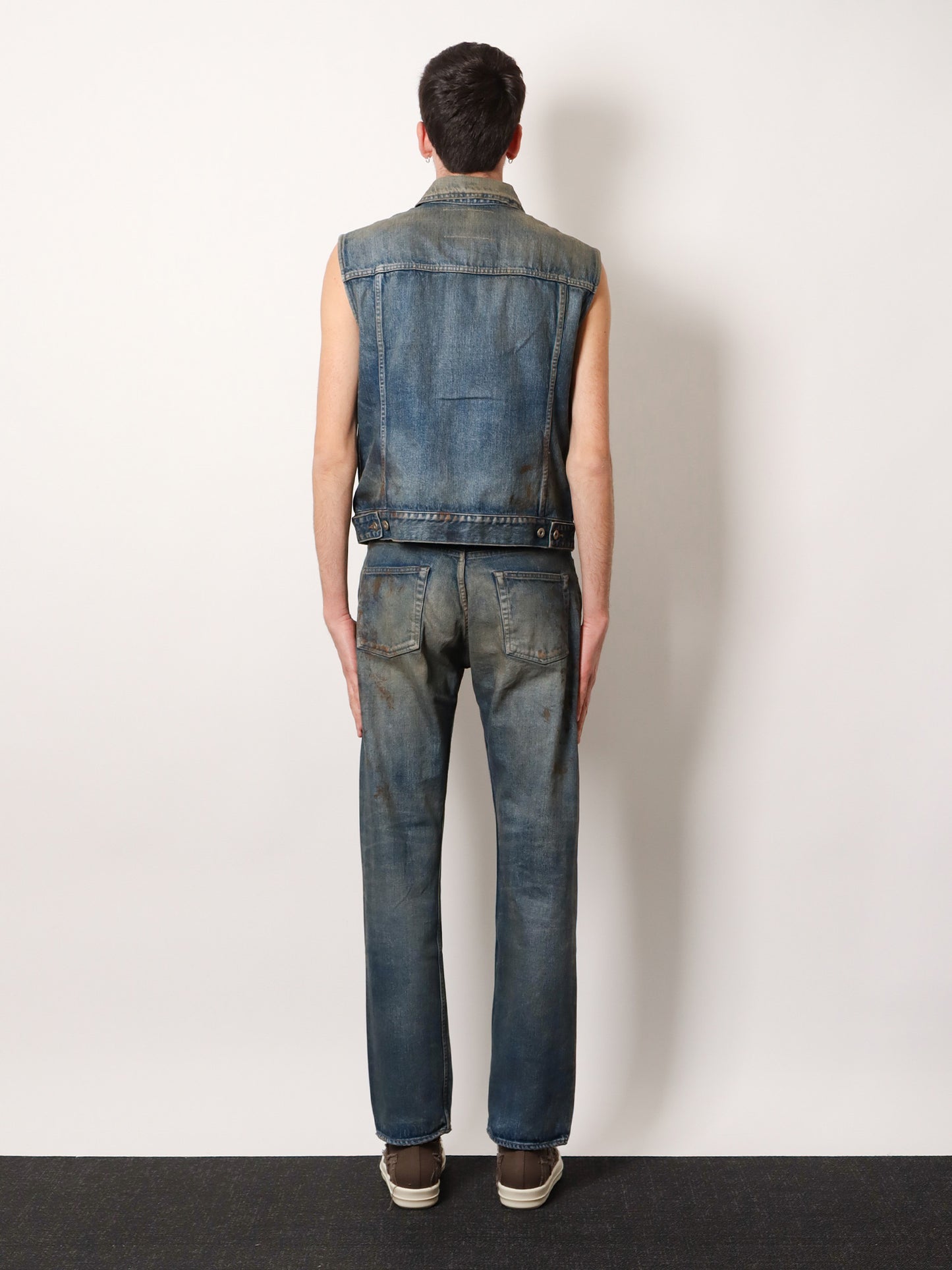 Sleeveless denim jacket