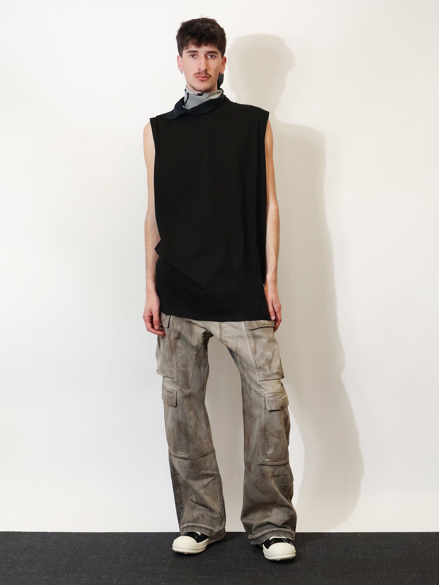 Cargo denim jeans