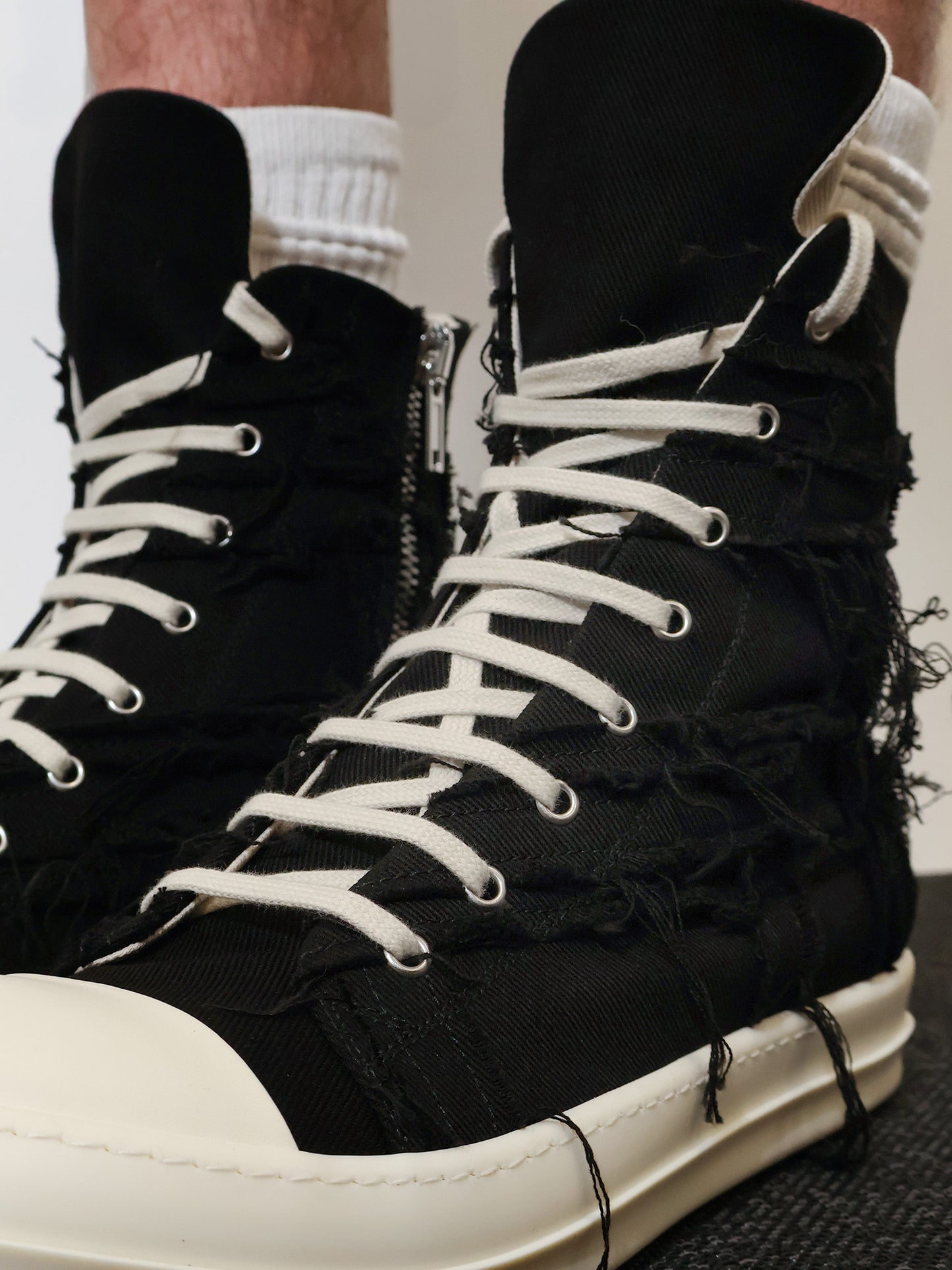 Destroyed effect denim sneakers
