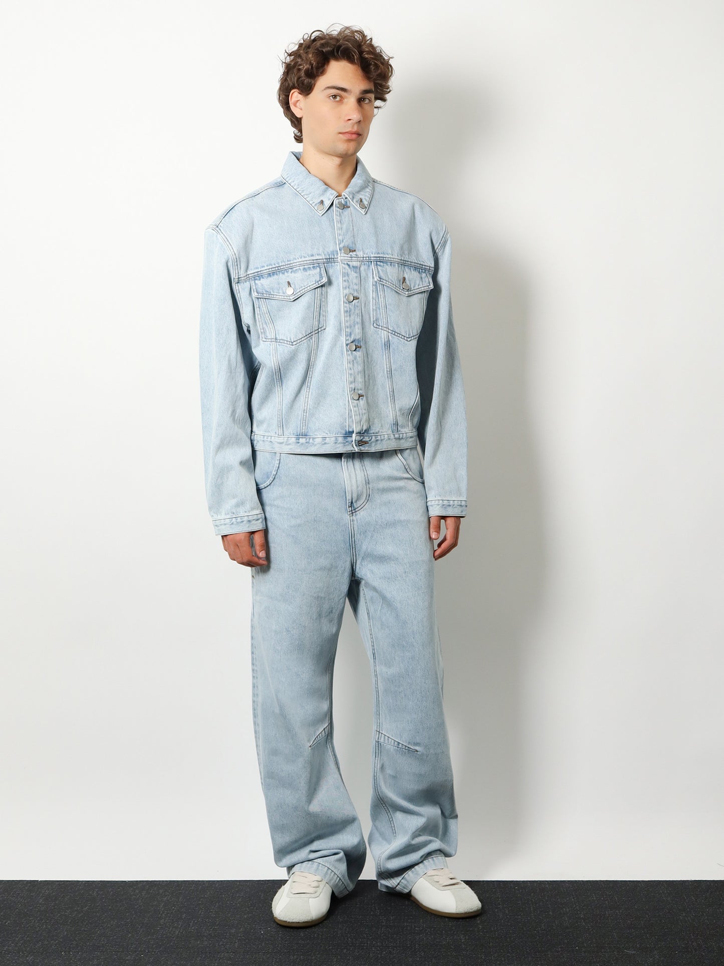 Denim jacket with padded shoulder pads