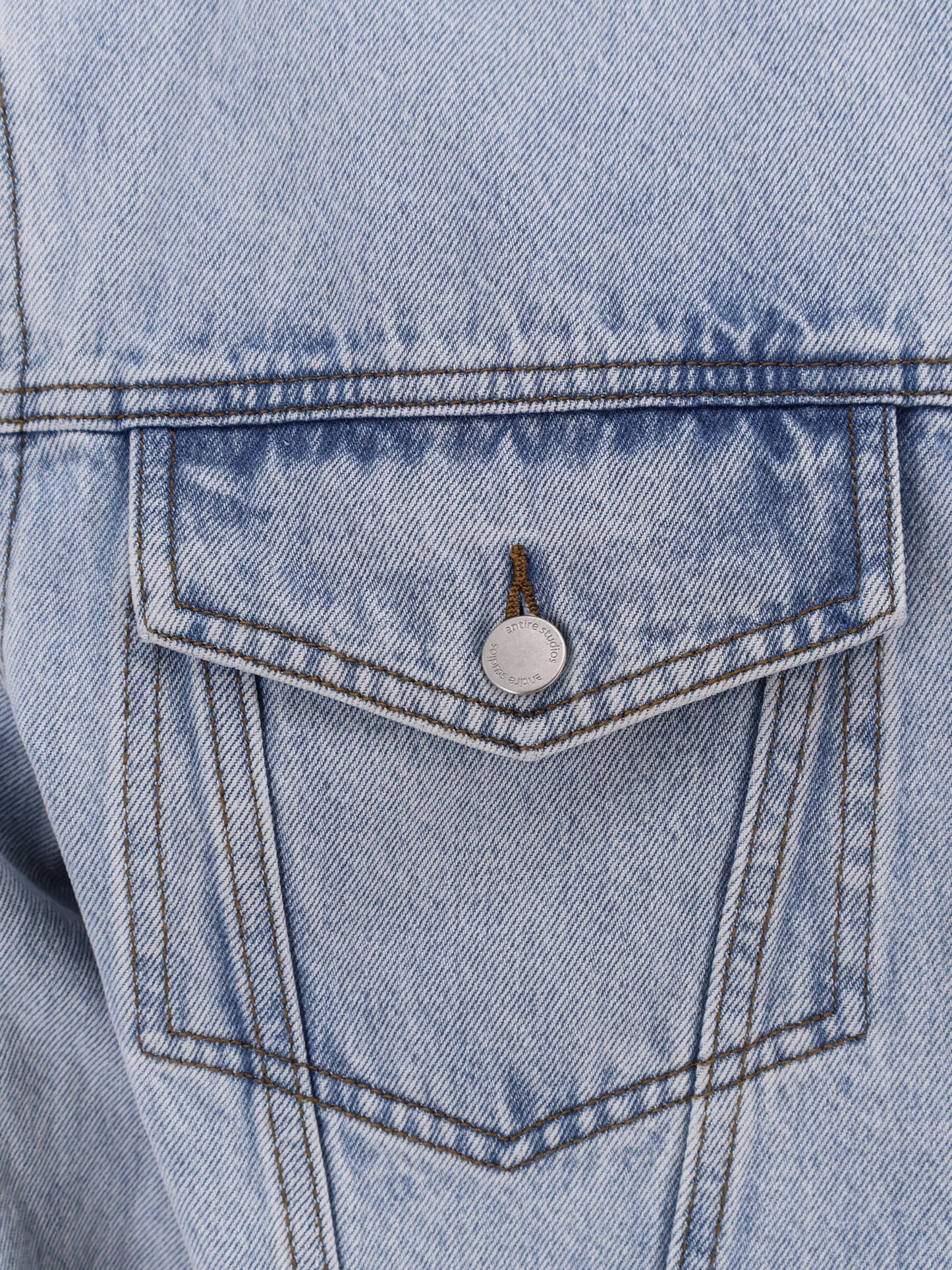 Denim jacket with padded shoulder pads