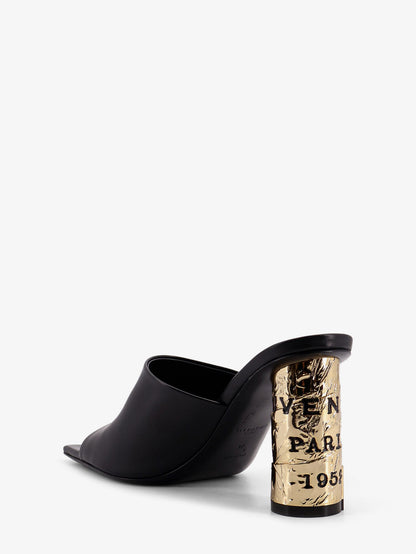 Leather sandals thumbnail